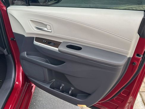 Certified 2022 Toyota Sienna XLE w/ XLE Plus Package image 15