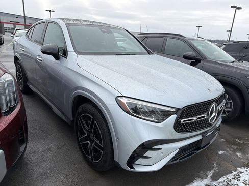 Used 2025 Mercedes-Benz GLC 300 4MATIC image 2