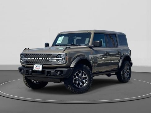 Certified 2025 Ford Bronco Badlands AWD/4WD image 1