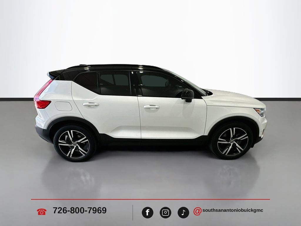 Used 2022 Volvo XC40 T5 R-Design w/ Advanced Package AWD/4WD image 9
