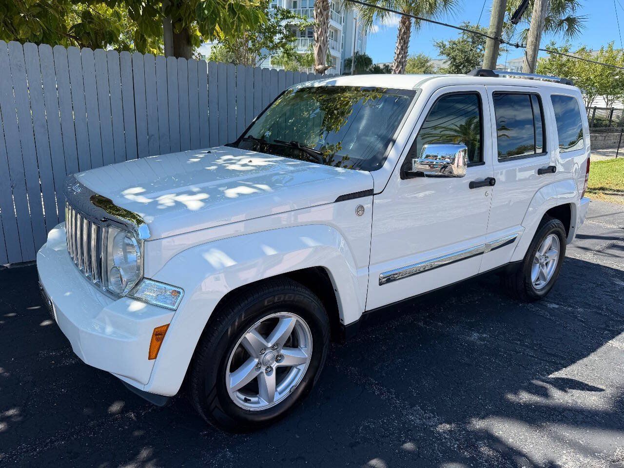 Used 2010 Jeep Liberty Limited AWD/4WD image 4