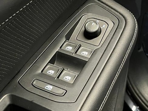 Used 2024 Volkswagen Atlas Cross Sport SE w/ Panoramic Sunroof Package AWD/4WD image 19