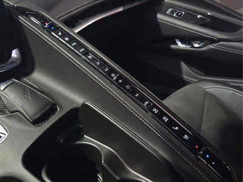 Used 2022 Chevrolet Corvette Stingray Premium Conv w/ Z51 Performance Package RWD image 22