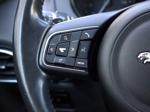 Used 2018 Jaguar F-PACE Premium image 25