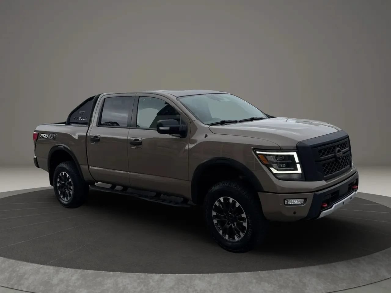 Used 2021 Nissan Titan PRO-4X w/ Pro-4x Convenience Package AWD/4WD image 9