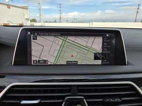 Used 2022 BMW 740i image 9