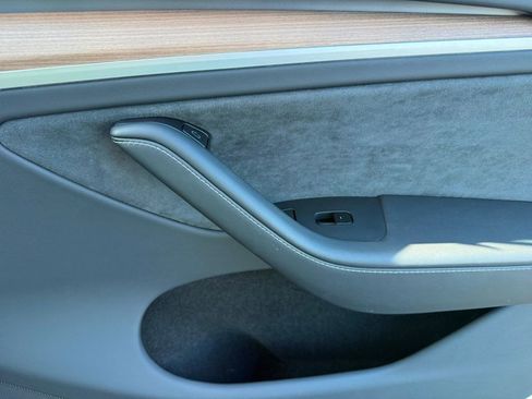 Used 2025 Tesla Model Y Long Range image 33