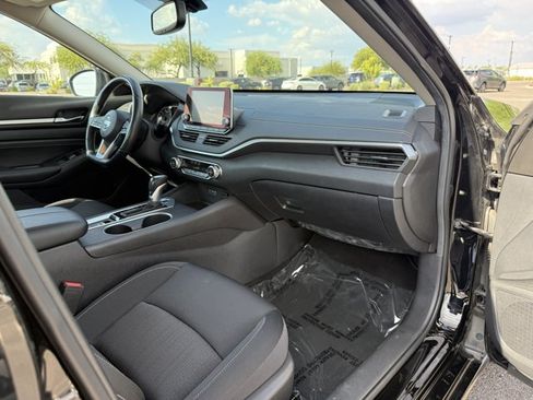 Used 2019 Nissan Altima 2.5 SV FWD image 11