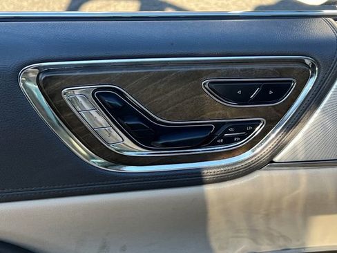 Used 2019 Lincoln Continental Reserve image 21