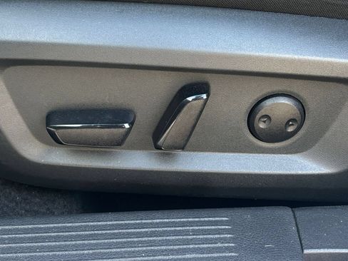 Used 2025 Nissan Rogue SV FWD image 22