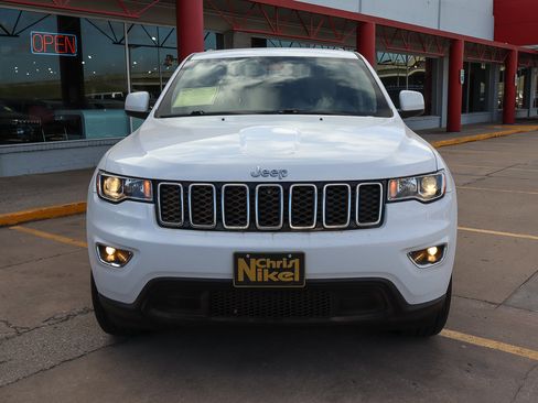 Used 2022 Jeep Grand Cherokee Laredo E w/ Security & Convenience Group image 3