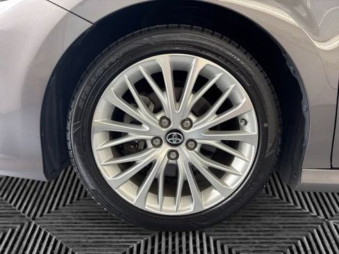Used 2018 Toyota Camry XLE FWD image 29
