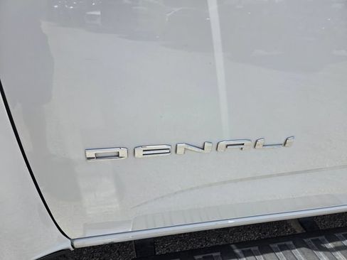 Used 2021 GMC Canyon Denali RWD image 3