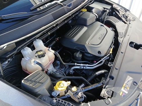 Used 2023 Chrysler Pacifica Touring-L image 51