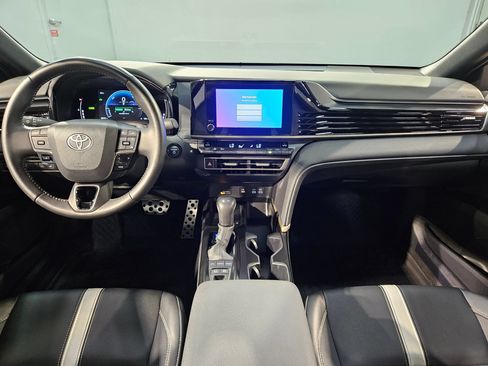 Used 2025 Toyota Camry SE w/ Convenience Package FWD image 10