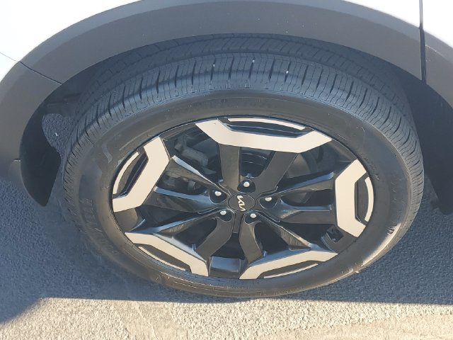 Certified 2024 Kia Telluride S w/ S Sunroof Package AWD/4WD image 5