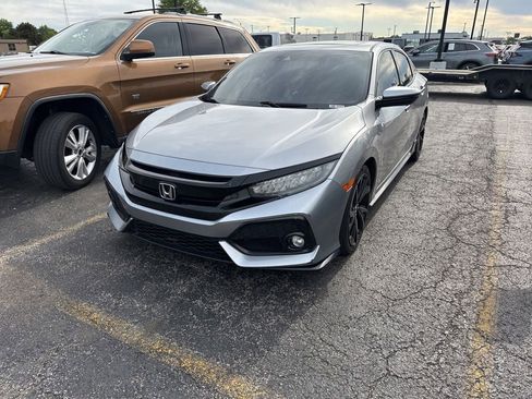 Used 2018 Honda Civic Sport Touring image 4
