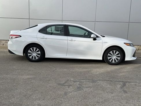Certified 2018 Toyota Camry LE image 36