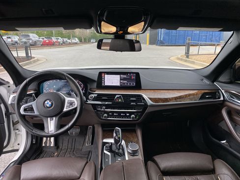 Used 2020 BMW M550i xDrive w/ Premium Package image 21