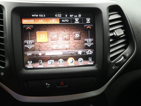 Used 2015 Jeep Cherokee Trailhawk w/ Comfort/Convenience Group AWD/4WD image 14