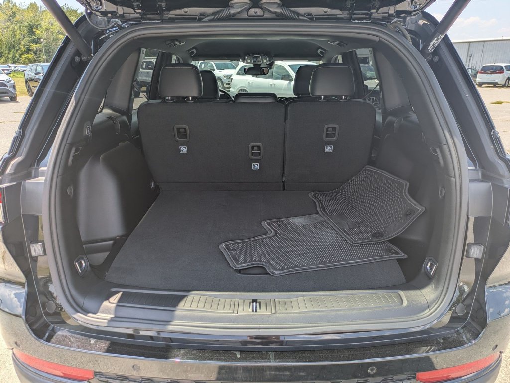 Used 2023 Jeep Grand Cherokee Altitude RWD image 30