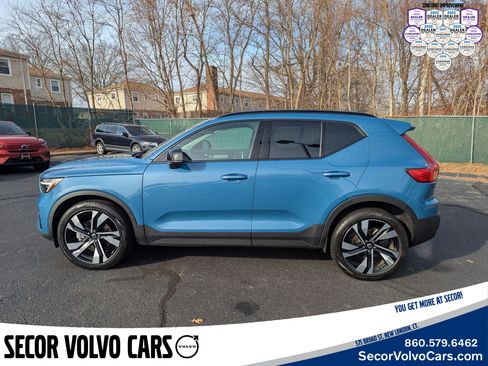 Certified 2023 Volvo XC40 B5 Ultimate w/ Protection Package Premier image 8