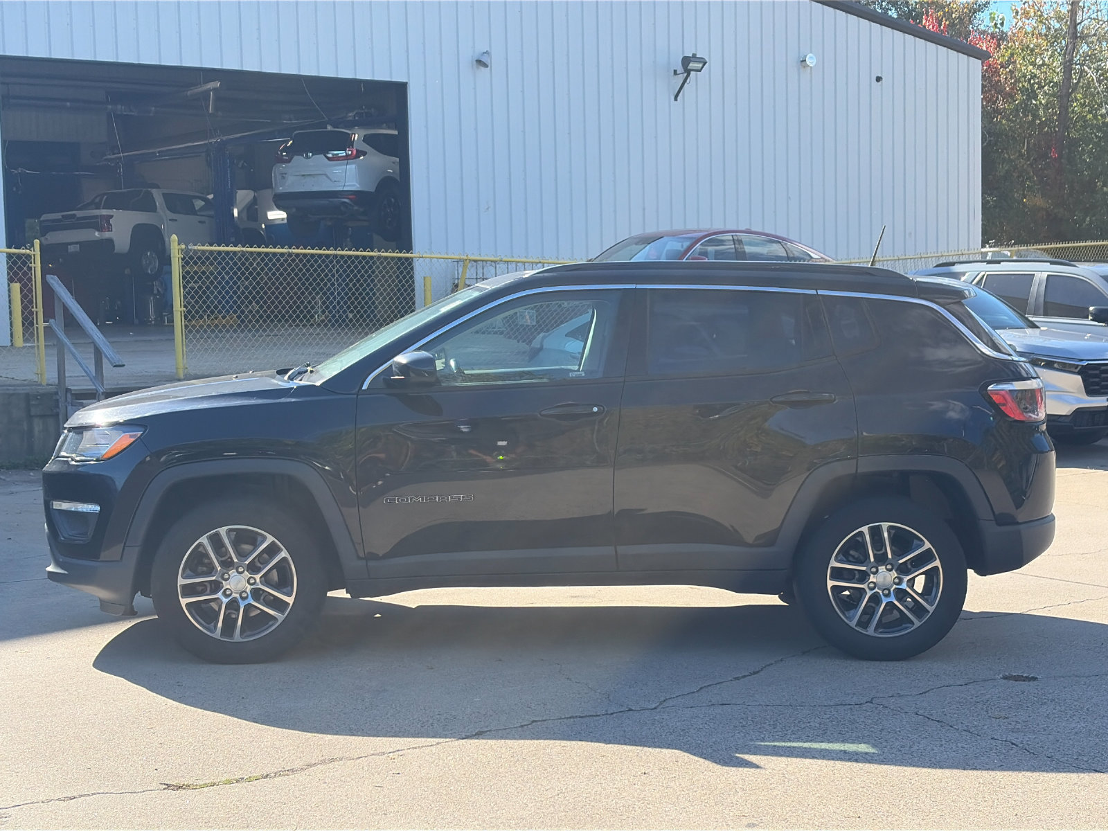 Used 2020 Jeep Compass Latitude w/ Popular Equipment Group AWD/4WD image 2