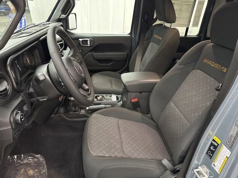 New 2025 Jeep Gladiator Mojave w/ Convenience Group image 4