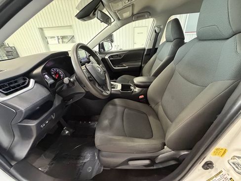 Used 2022 Toyota RAV4 LE w/ Carpet Mat Package (TMS) AWD/4WD image 10