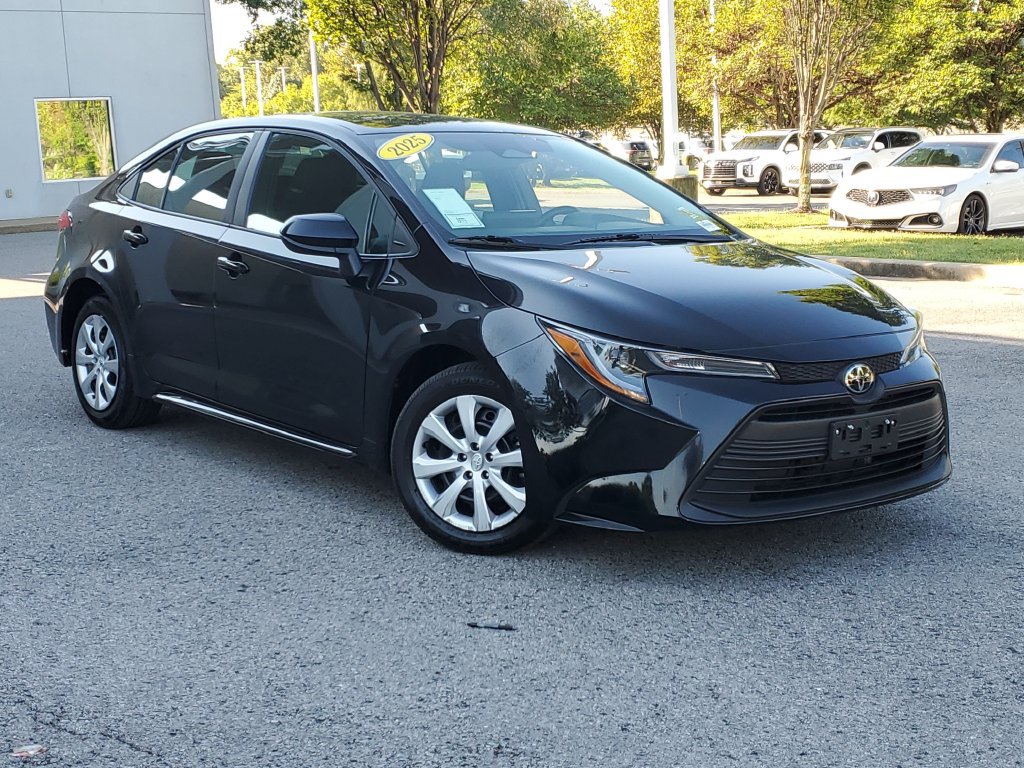 Used 2025 Toyota Corolla LE FWD image 36