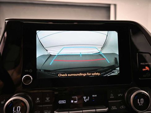 Used 2026 Toyota Highlander XLE AWD/4WD image 8