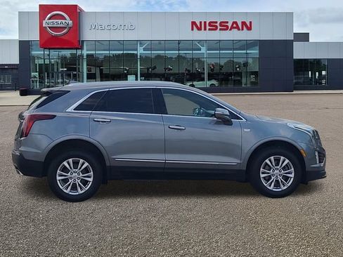 Used 2022 Cadillac XT5 Luxury w/ LPO, Floor Liner Package AWD/4WD image 8