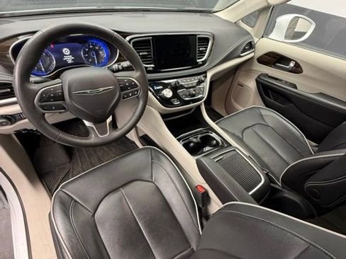Used 2022 Chrysler Pacifica Limited FWD image 40