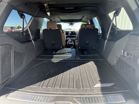 New 2026 Chevrolet Suburban High Country image 10