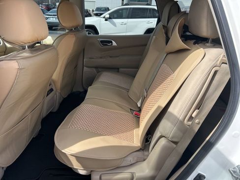 Used 2017 Nissan Pathfinder S image 13