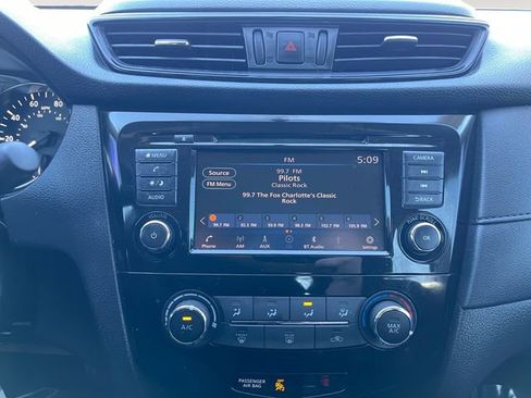 Used 2018 Nissan Rogue S image 19