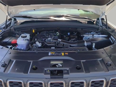 Used 2025 Jeep Grand Cherokee Laredo X w/ Luxury Tech Group I image 32