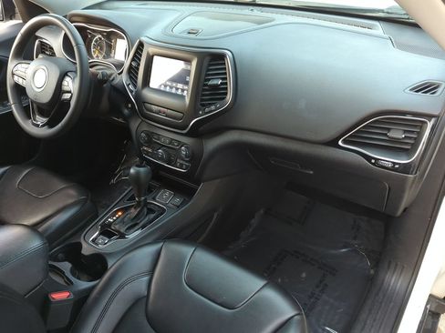 Used 2020 Jeep Cherokee Latitude Plus FWD image 24