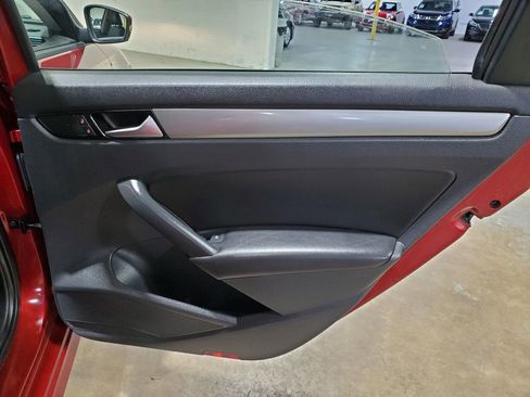 Used 2015 Volkswagen Passat 1.8T Wolfsburg Edition image 21