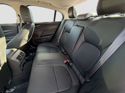 Used 2017 Jaguar XE image 20