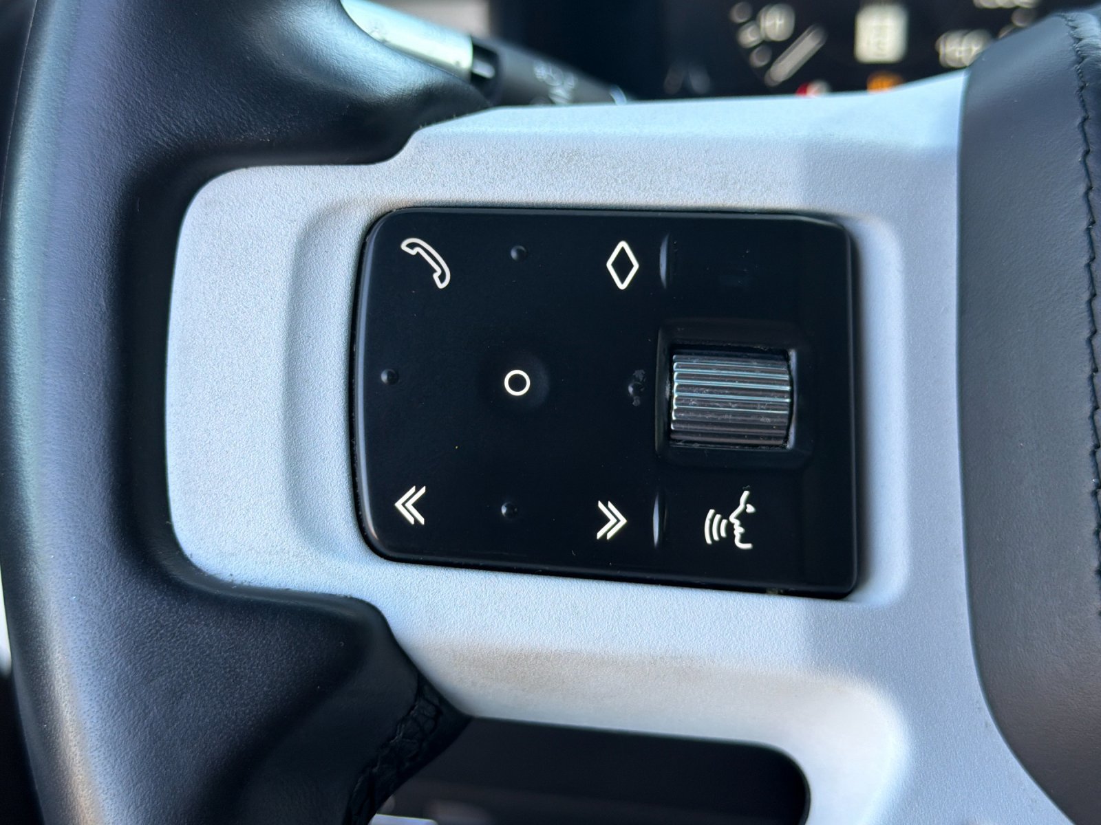 Used 2022 Land Rover Defender 110 X-Dynamic HSE AWD/4WD image 28