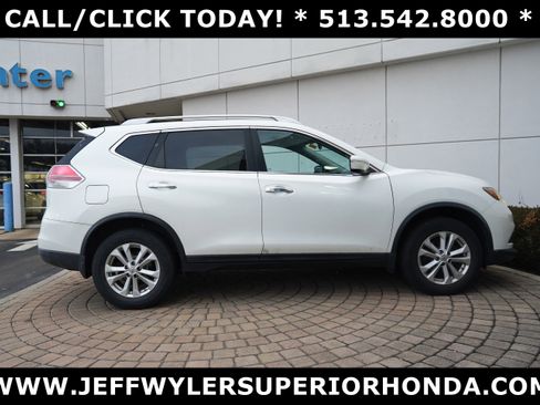 Used 2014 Nissan Rogue SV image 2