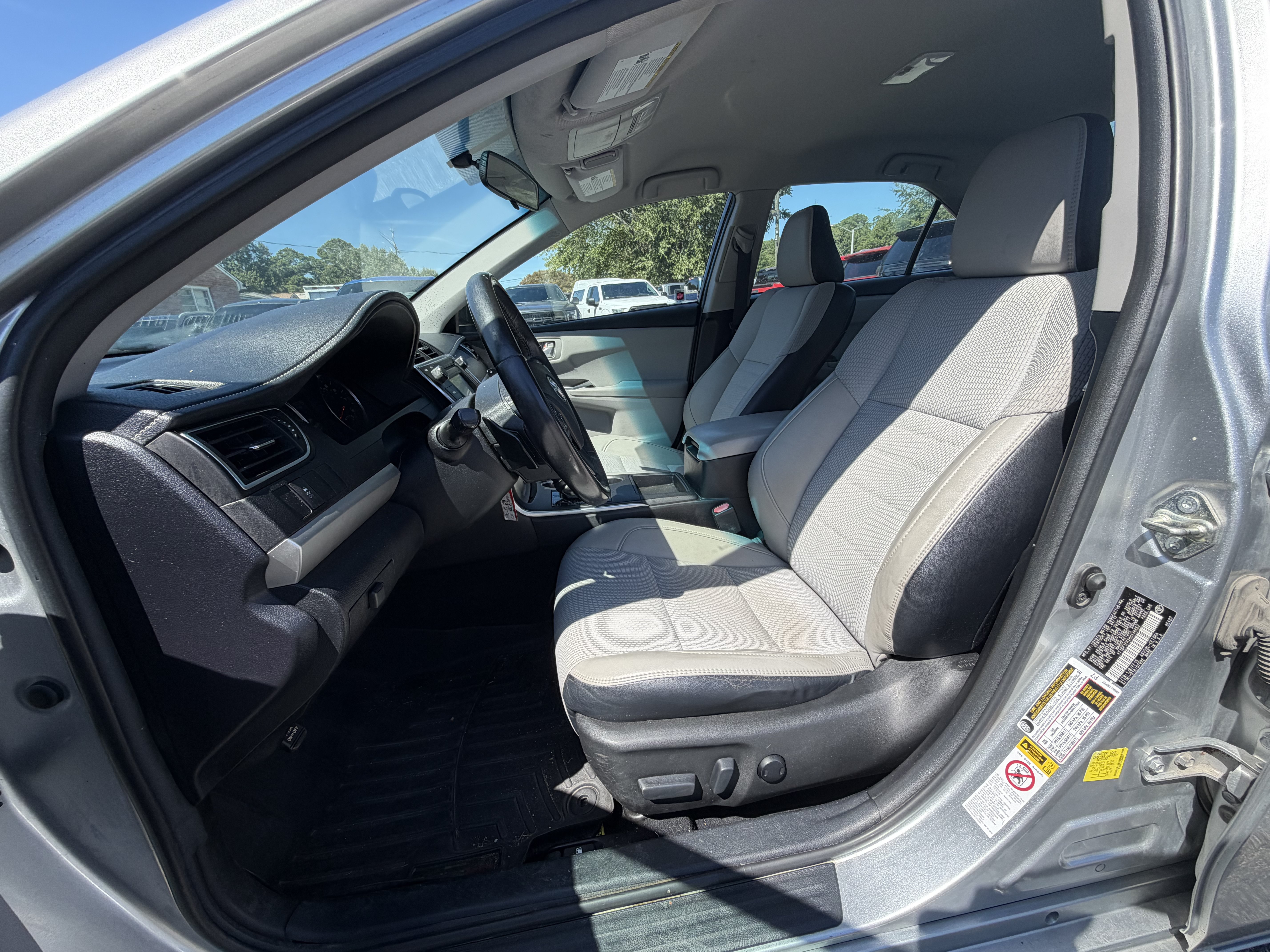 Used 2017 Toyota Camry SE FWD image 10
