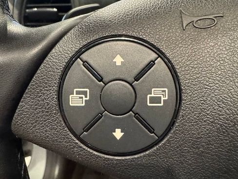 Used 2010 Mercedes-Benz SLK 300 image 18