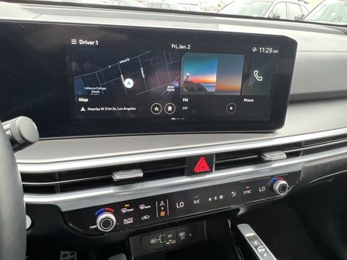 Certified 2024 Kia Sorento SX image 29