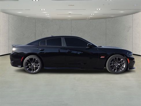 Used 2022 Dodge Charger Scat Pack w/ Plus Group image 2