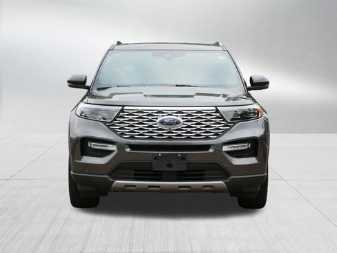 Used 2020 Ford Explorer Platinum w/ Premium Technology Package AWD/4WD image 2
