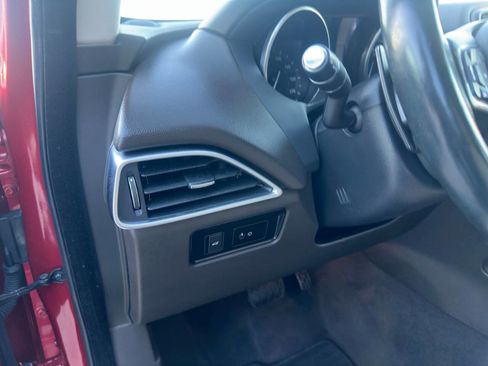 Used 2017 Jaguar F-PACE Prestige image 23