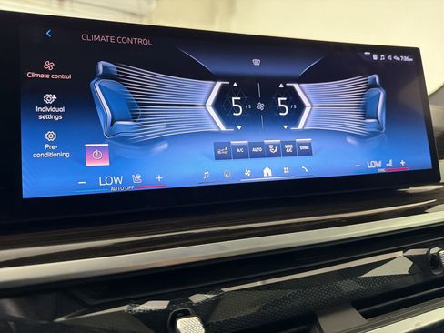 Used 2025 BMW X5 xDrive40i w/ Parking Assistance Package AWD/4WD image 26