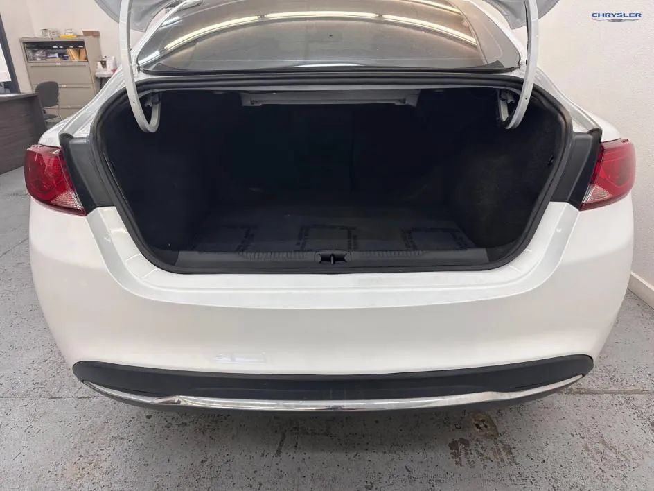 Used 2015 Chrysler 200 Limited FWD image 13